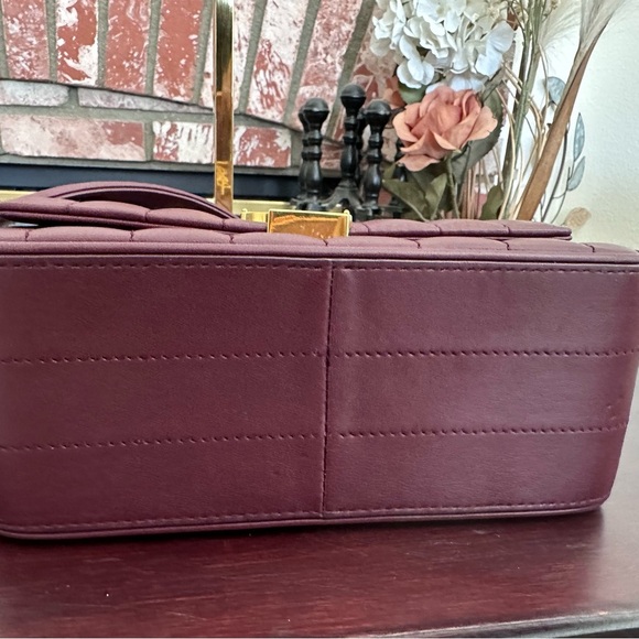 YSL Saint Laurent Medium Vicky Crossbody Bag - Picture 11 of 11